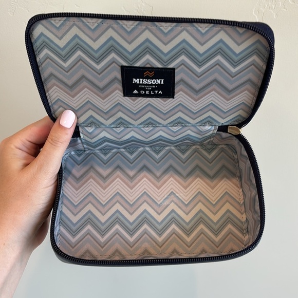 Delta One x Missoni Leather Luxury Amenity Case Dark Blue Gold Zipper - Picture 3 of 11
